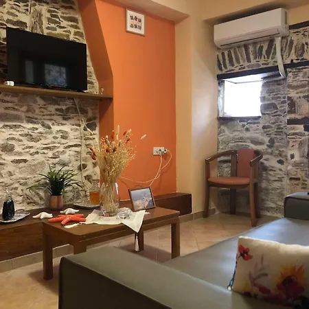 1872 Tonia, Two Level Cozy Stony Apartment Ermoupoli